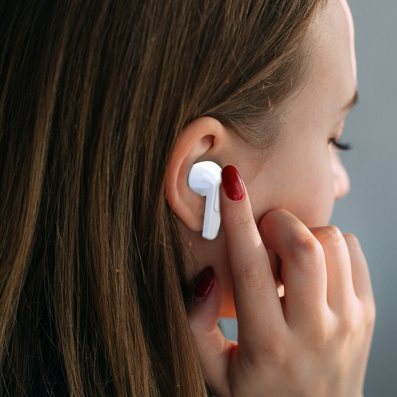 Laser TWS Wireless Earbuds with LED Display – White Bluetooth Earphones with Charging Case & Hi-Fi Sound